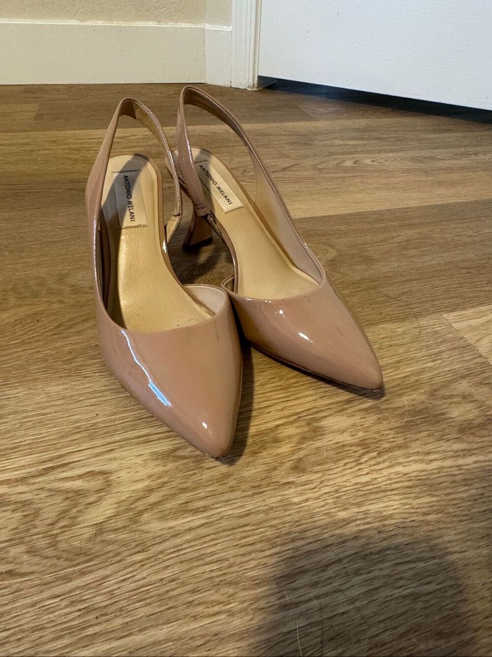 Antonio Melani Nude Patent Leather Pointed Toe Slingback Kitten Heels Size 8M